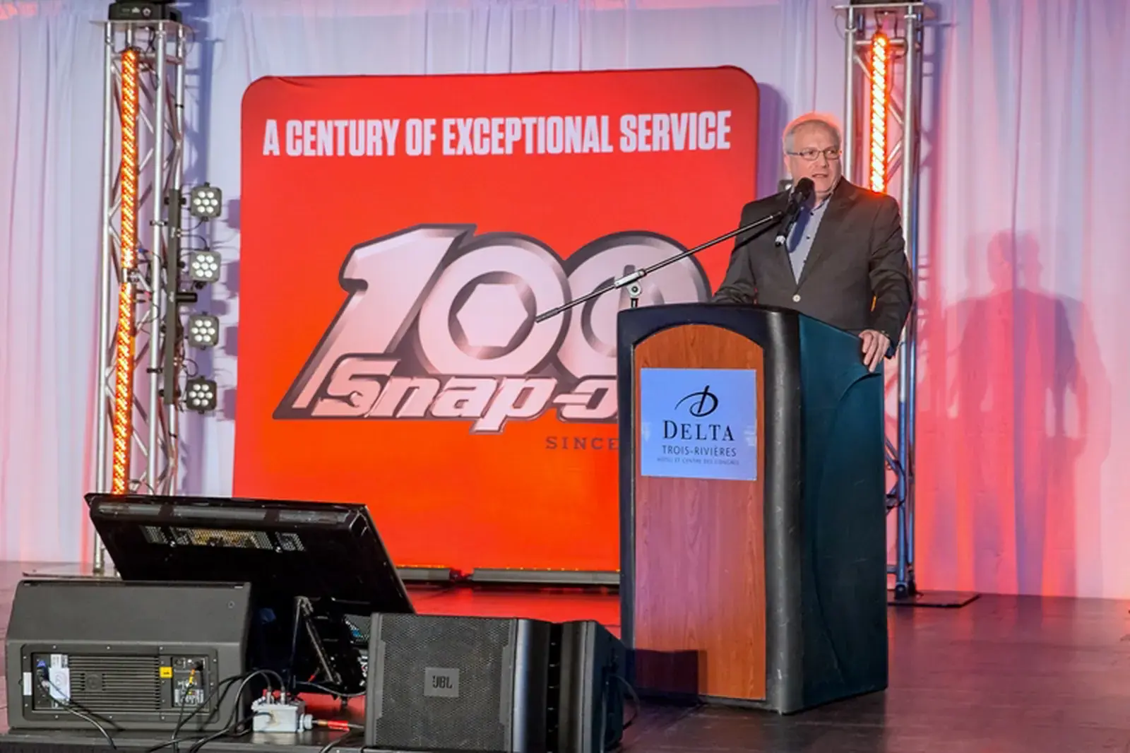 Photo d’événement corporatif à Trois-Rivières montrant une prise de parole dans un contexte d’affaires