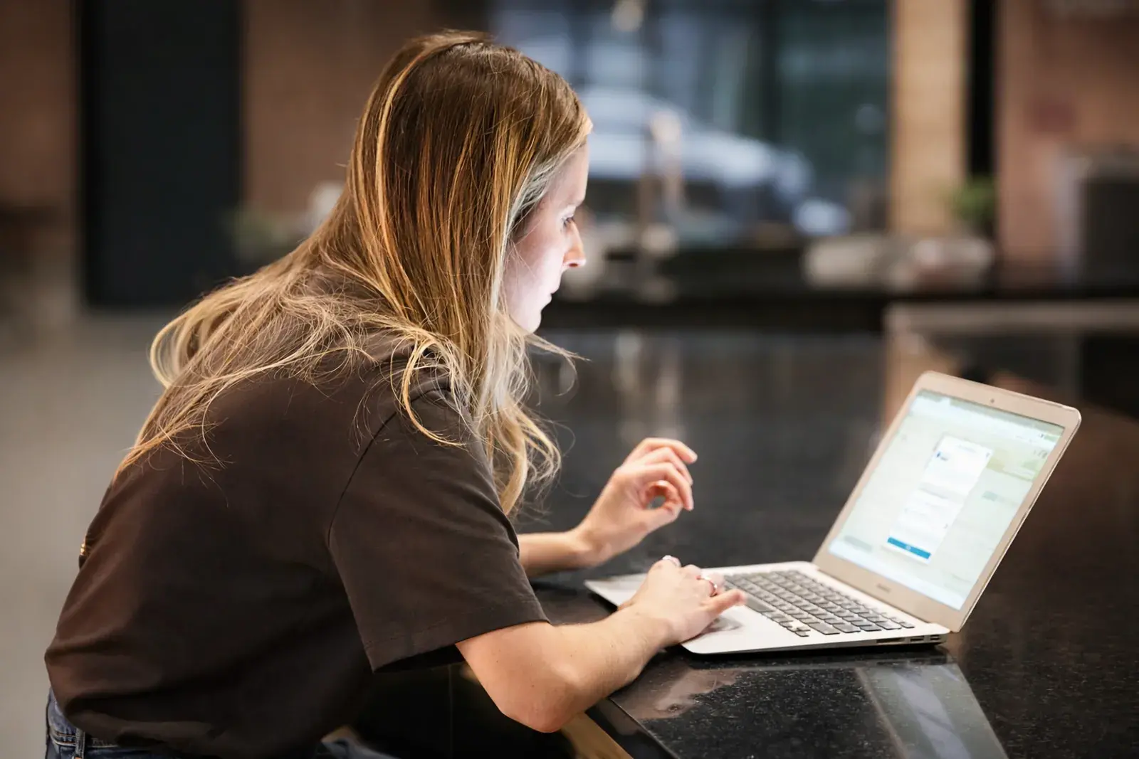 Portrait professionnel en bureau à Trois-Rivières pour site web d’entreprise