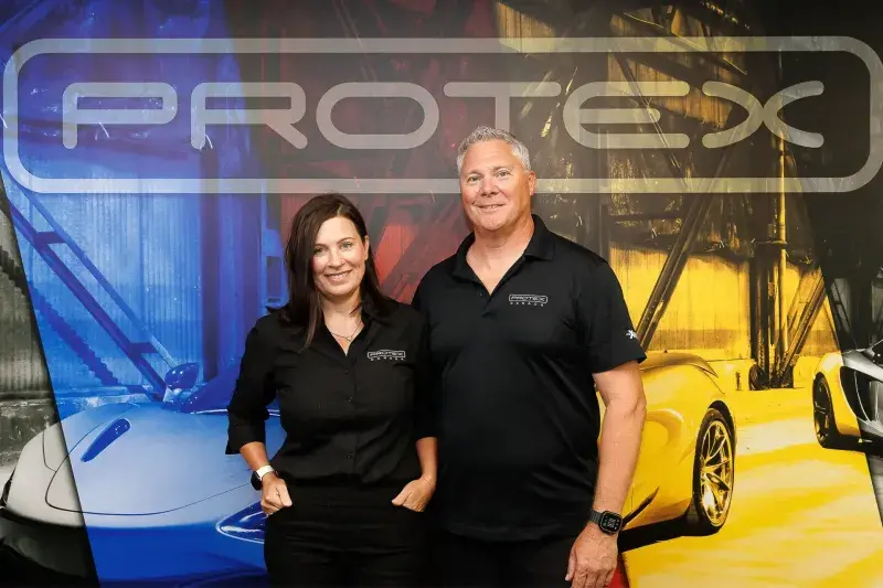 Portrait de deux dirigeants d’entreprise en Mauricie, conçu pour renforcer l’autorité, la cohérence et l’image de marque corporative