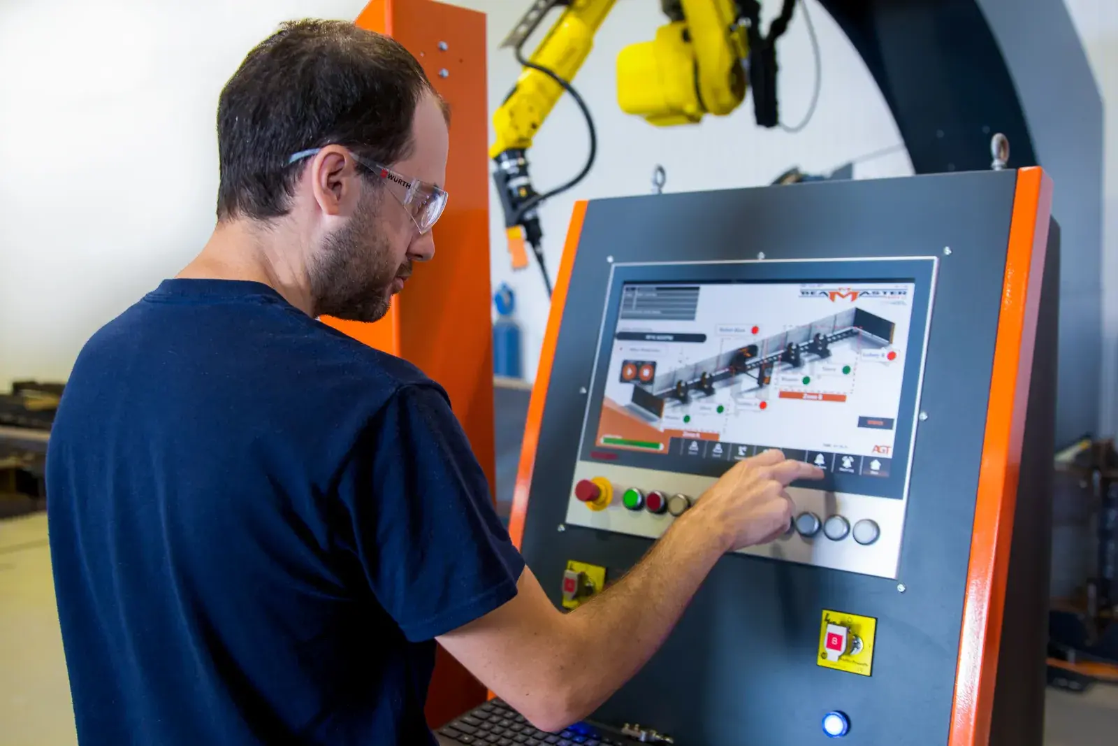 Technicien programmation écran tactile cellule robotisée